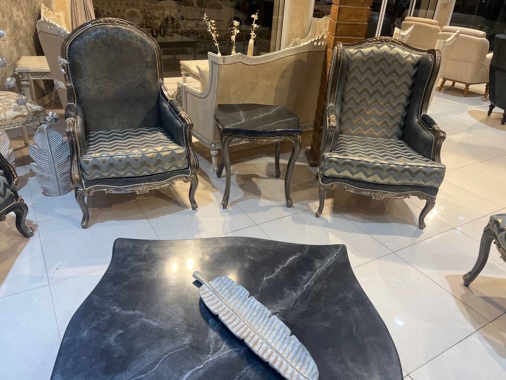 مبل کلاسیک مدل زمرد | ترکیب چوب راش و گردو با طراحی شیک و بادوام