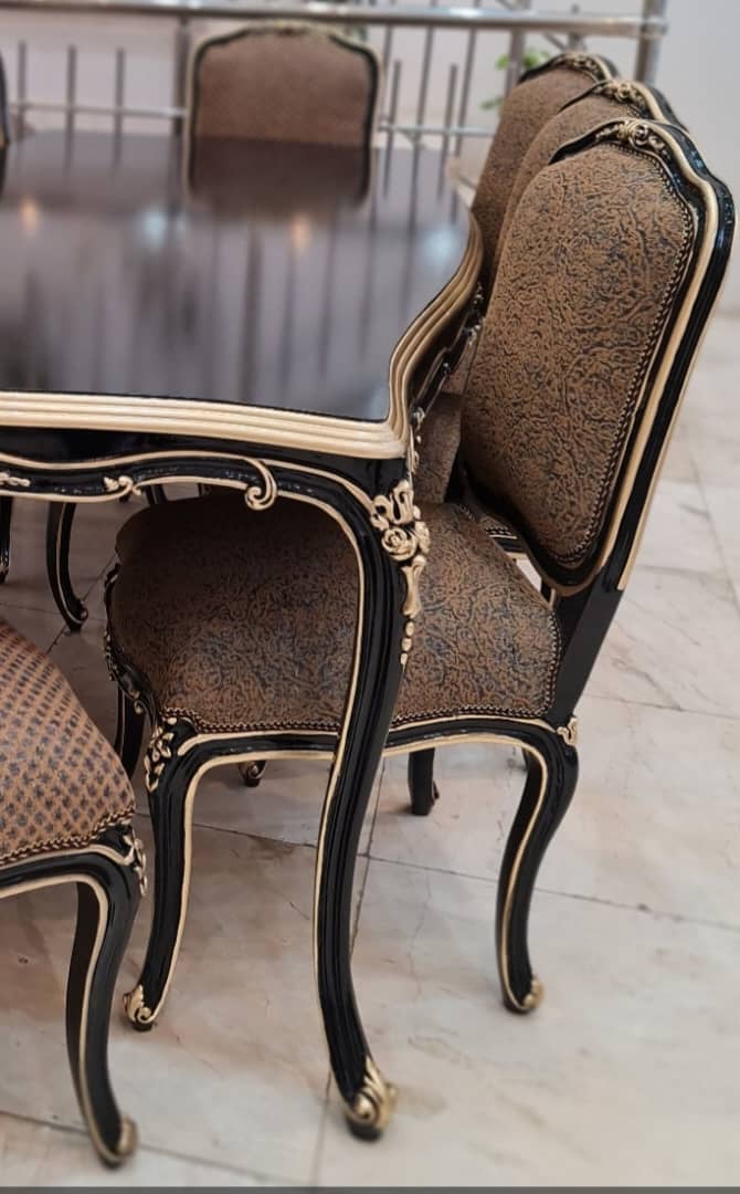 مبل کلاسیک مدل پشت گرد؛ ترکیبی از اصالت، زیبایی و راحتی