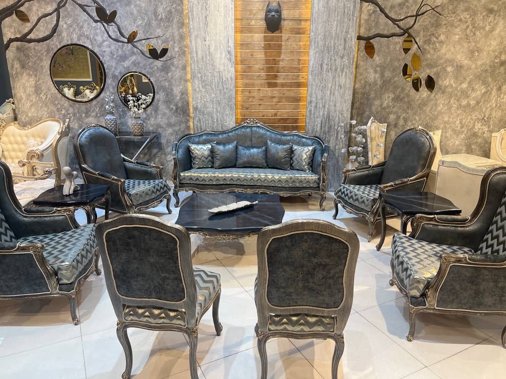 مبل کلاسیک مدل زمرد | ترکیب چوب راش و گردو با طراحی شیک و بادوام