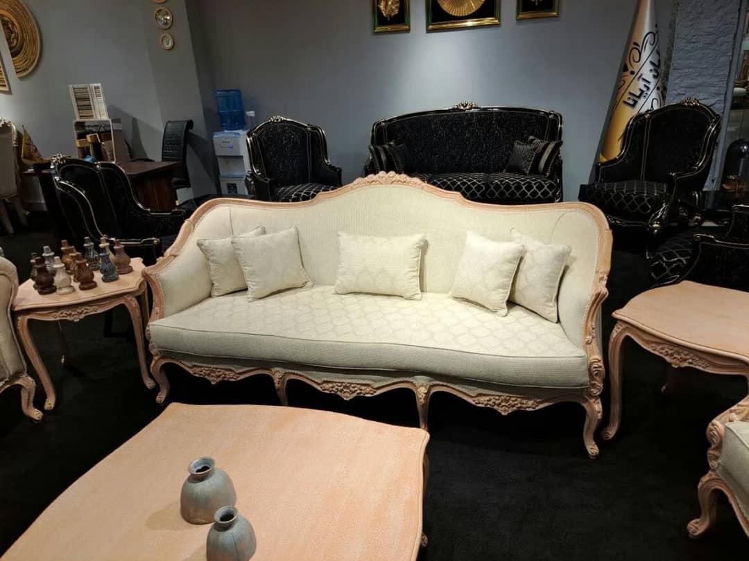 مبل کلاسیک مدل زمرد | ترکیب چوب راش و گردو با طراحی شیک و بادوام