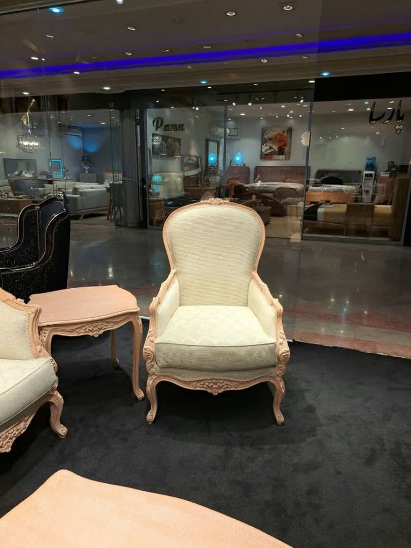 مبل کلاسیک مدل زمرد | ترکیب چوب راش و گردو با طراحی شیک و بادوام