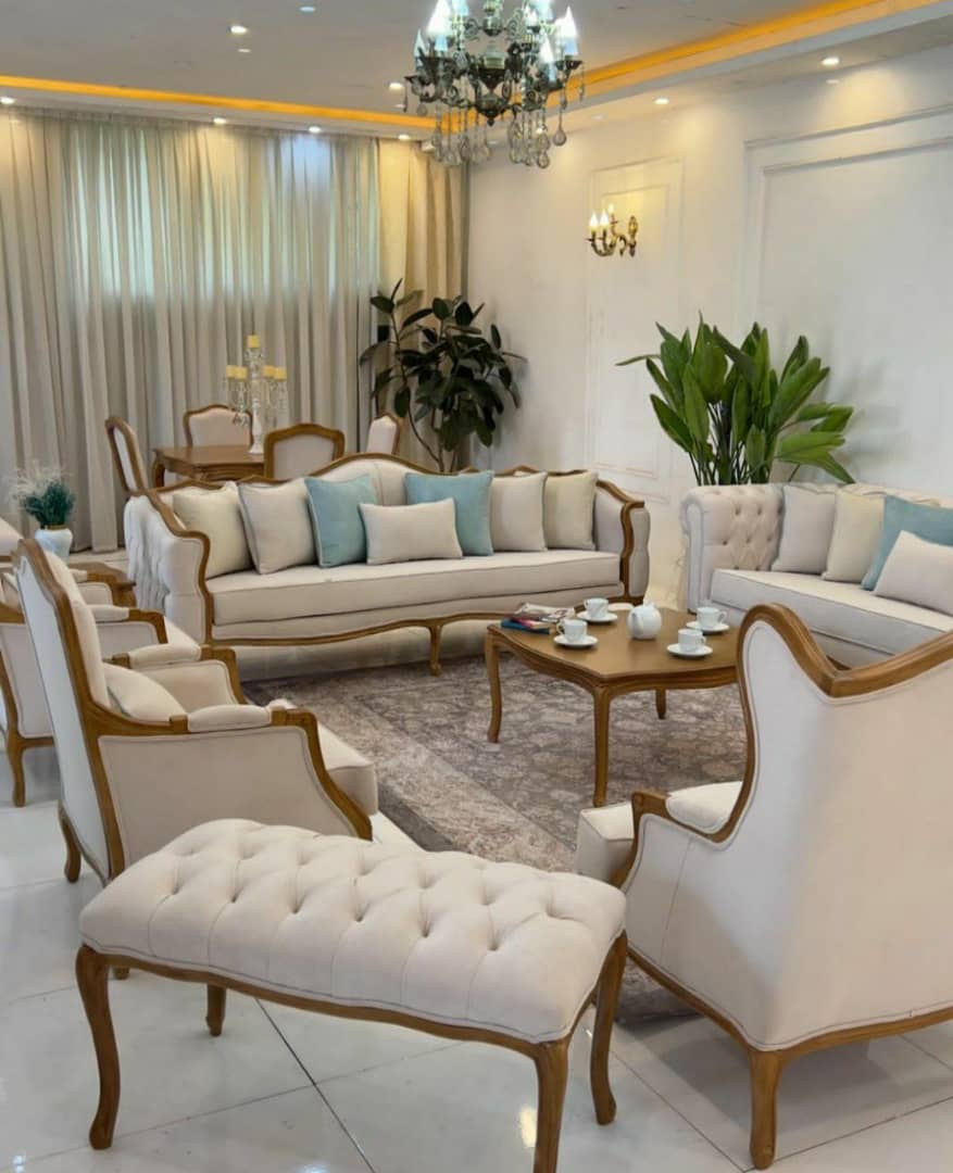 مبل کلاسیک و شیک مدل زمرد | چوب راش و گردو با طراحی خاص و بادوام